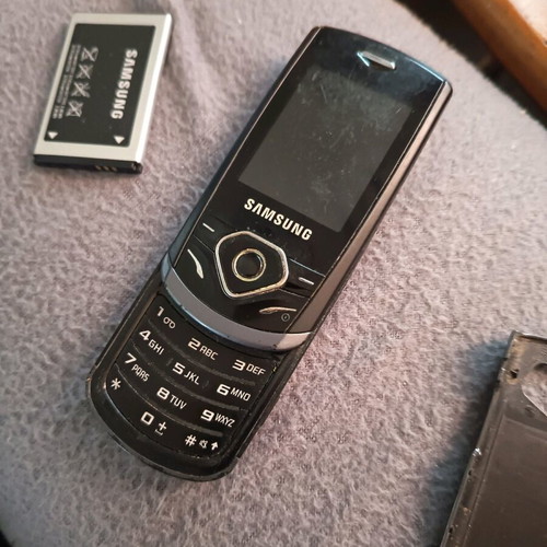 Samsung gt-s3550 cell phone used, black, with good battery