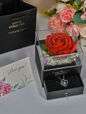 Προσφορά με αιώνιο τριαντάφυλλο και νέο κρυφό κολιέ σε μαύρο και κόκκινο