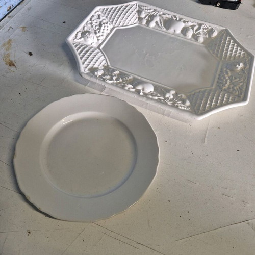 Cooking utensils and coffee saucers set like new, 24 pieces