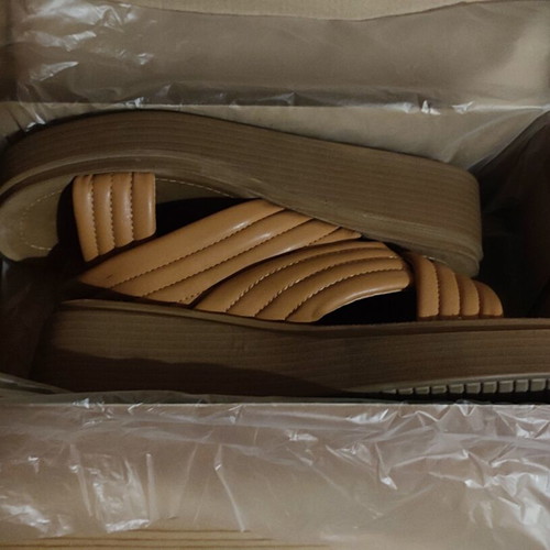 Voi & Noi Camel Flatform Sandals like new, size 38