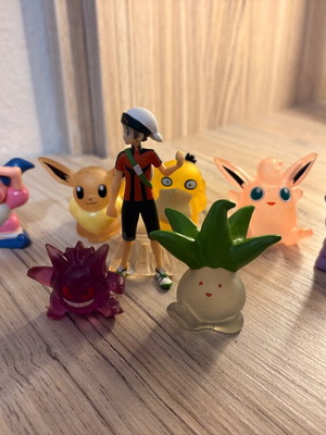Pokemon finger puppets set 1996-1998 with Gengar and trainer figures
