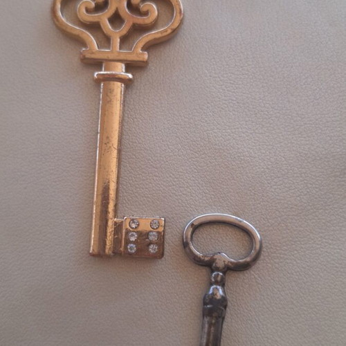 Set of 2 keys for crafts