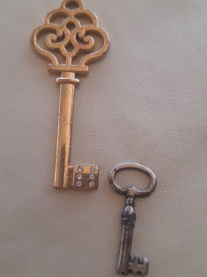 Set of 2 keys for crafts