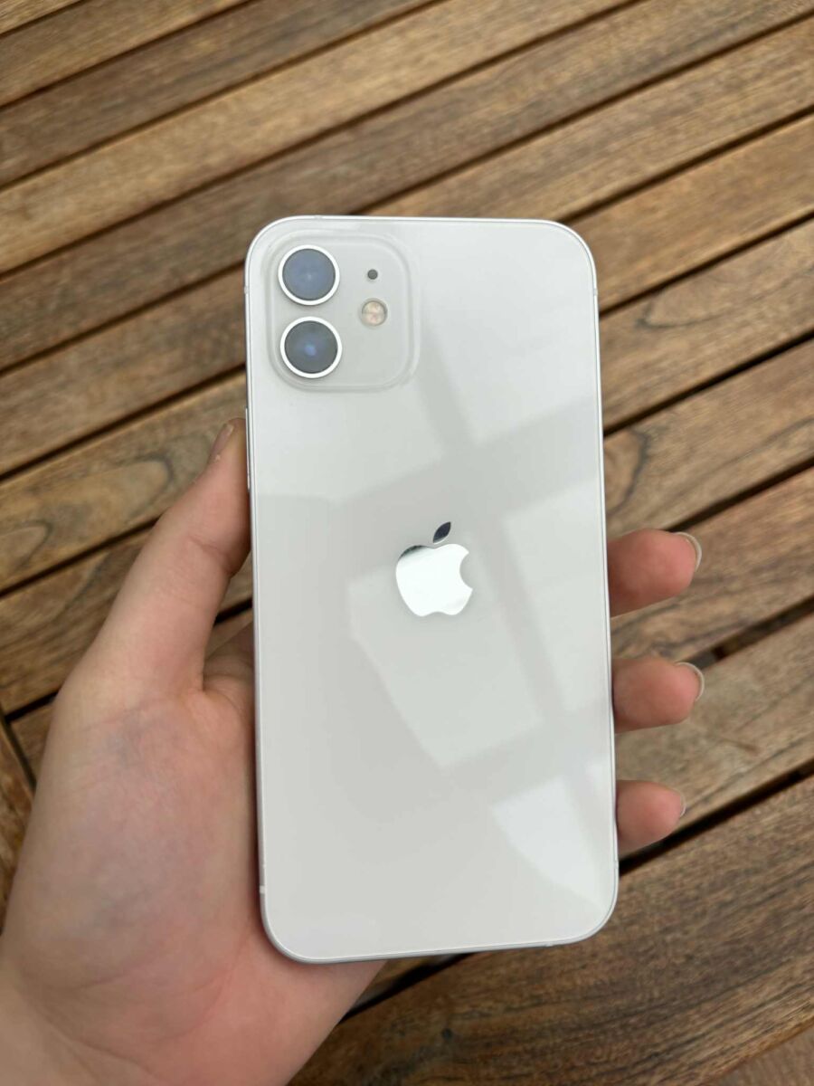 iPhone12 白　ホワイト　64G iPhone 12 64GB excellent used, white - € 149,00 - Vendora.cy