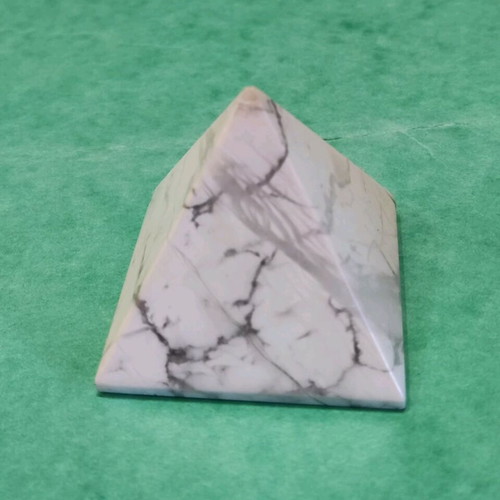 Howlith pyramid new