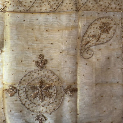 Embroidered tablecloth 101x104 new