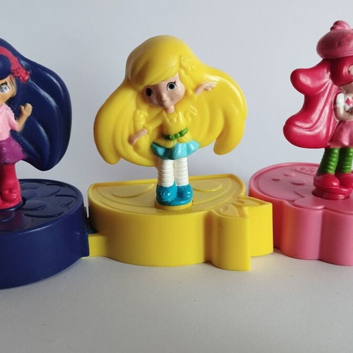 Strawberry Shortcake figures used, pack of 3