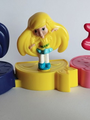 Strawberry Shortcake figures used, pack of 3