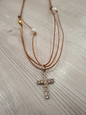 Women's rope necklace with rhinestone cross like new, multicolor