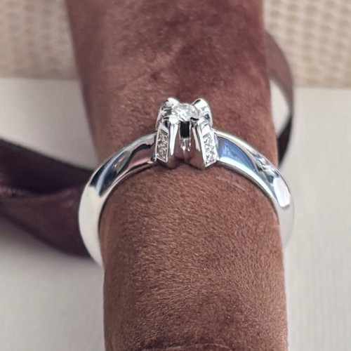 Diamond Solitaire Ring 18K White Gold like new, 0.06ct center