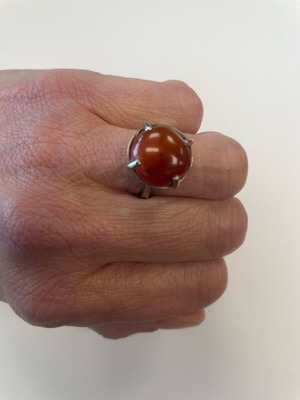 Monopetro ring with brown-red stone used