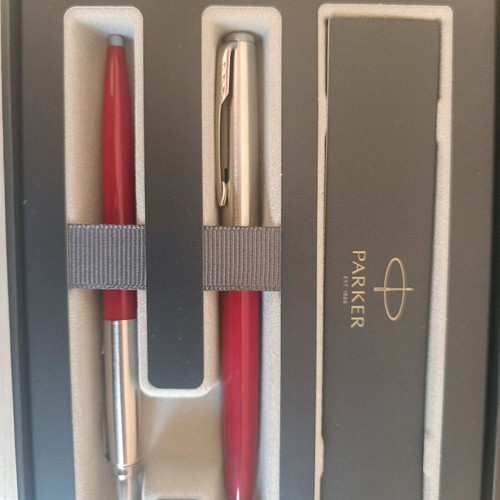 Parker pen set red new with case