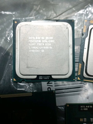 Desktop processors Intel Pentium E5200 Dual Core and Intel Core i5-650 like new
