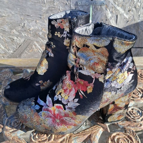 Floral Velvet Boots CHRYSANTHOU like new, size 38