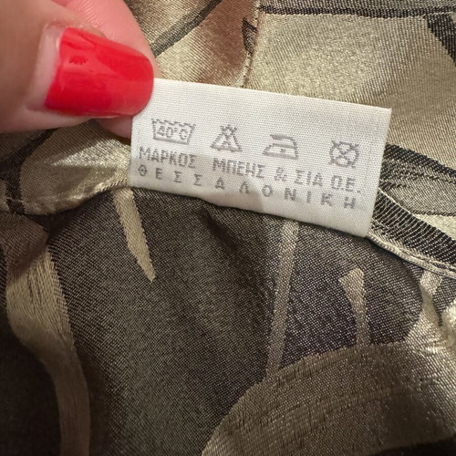 Elizabeth kimono robe size 46 satin with leaf pattern like new