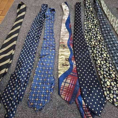 Branded men's ties like new, pack of 13 pieces