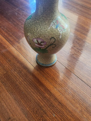 Cloisonné vase like new