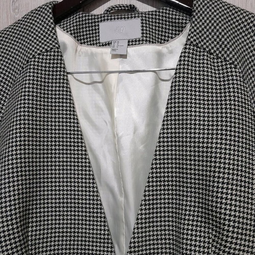 H&M short jacket used, black and white, pied de poule, size S