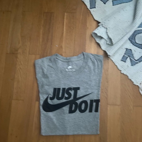Nike classic just do it T-shirt gray like new, size L