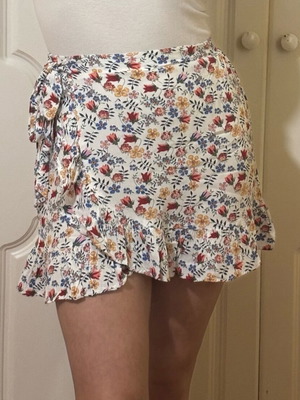 Φλοραλ μίνι φούστα λευκή Pink Woman σαν καινούρια