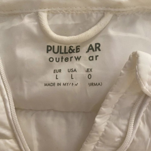 Pull & Bear puffer jacket with hood like new, size L, white
