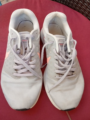 Nike running shoes size 40 like new, white and grey