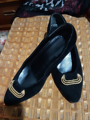 Γόβες καστόρινες Νο37 καινούργιες, τακούνι 5 εκατοστά vintage