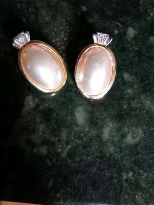 Pearl earrings like new