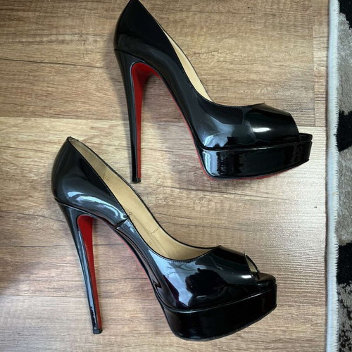 Christian Louboutin γόβες μεταχειρισμένες, μέγεθος 38.5, μαύρες