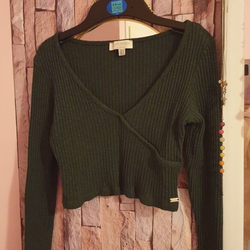 Crop blouse deep green warm woolen like new Pull & Bear size M