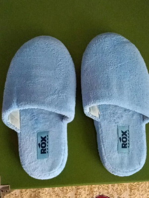 Winter house slippers like new