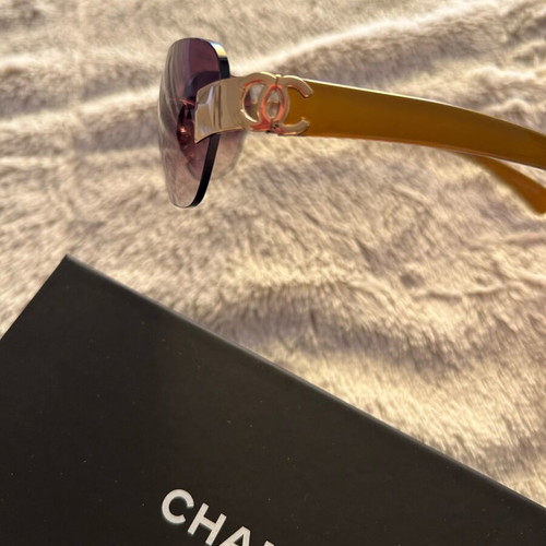 Chanel vintage metal sunglasses 2000 like new, beige and gold