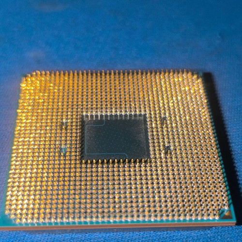 AMD Ryzen 3 3200G with Radeon Vega 8 Graphics like new