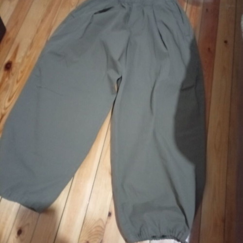 Stradivarius balloon pants size 36 small, new, brown and green