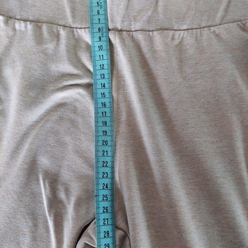 DKNY sports capri leggings medium beige and white like new