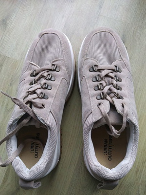 Urban outfitters дамски бежови обувки нови, номер 39