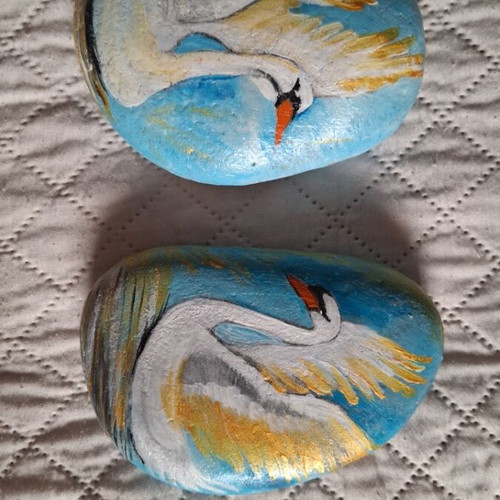 Set of 2 hand-painted stones