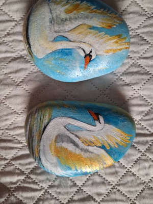 Set of 2 hand-painted stones