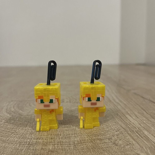 Minecraft Alex figures with golden armor like new, set of 2