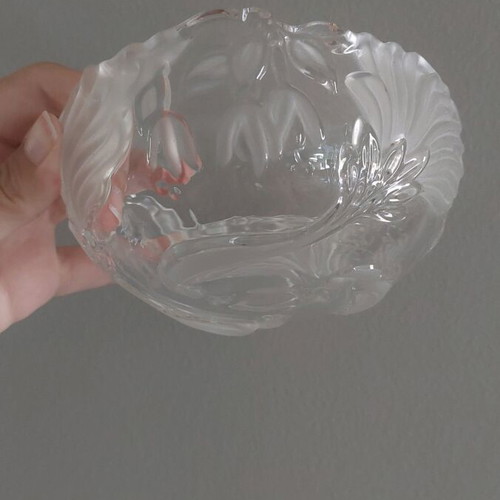 Embossed glass bowl like new