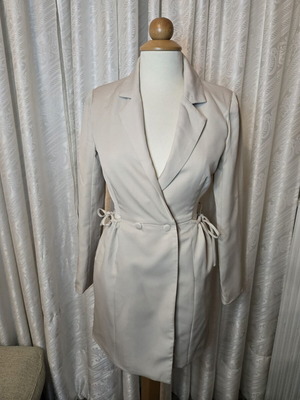 Dress jacket with cut-out beige like new, size S