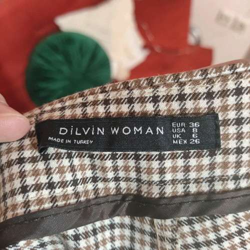 Divine women's checkered pants and knitted vest set like new