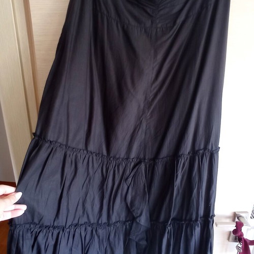 Long black gipsy skirt like new, size 46, ruffles