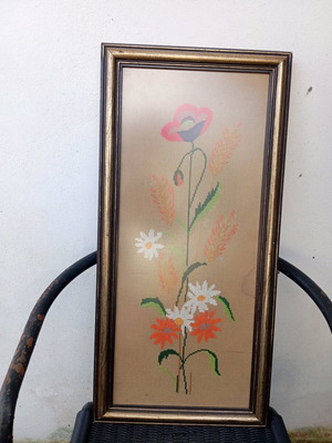 Χειροποίητο κέντημα μεταχειρισμένο σε κορνίζα vintage