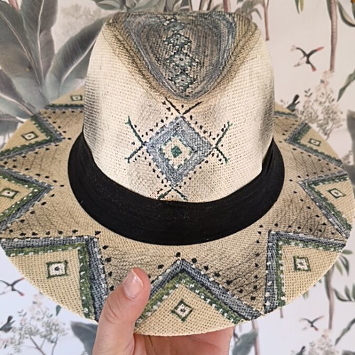 Hat like new, size L