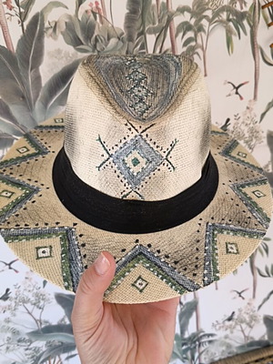 Hat like new, size L