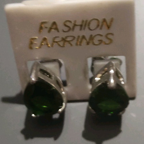 Fashion earrings green teardrop new