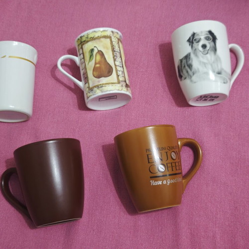 Set of 5 cups new