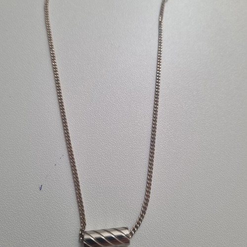 Unisex Necklace elegant and unique, like new, silver