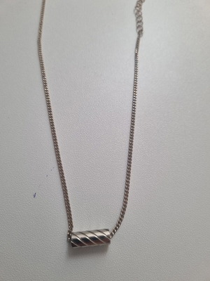 Unisex Necklace elegant and unique, like new, silver